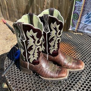 Ariat lady cowgirl boots